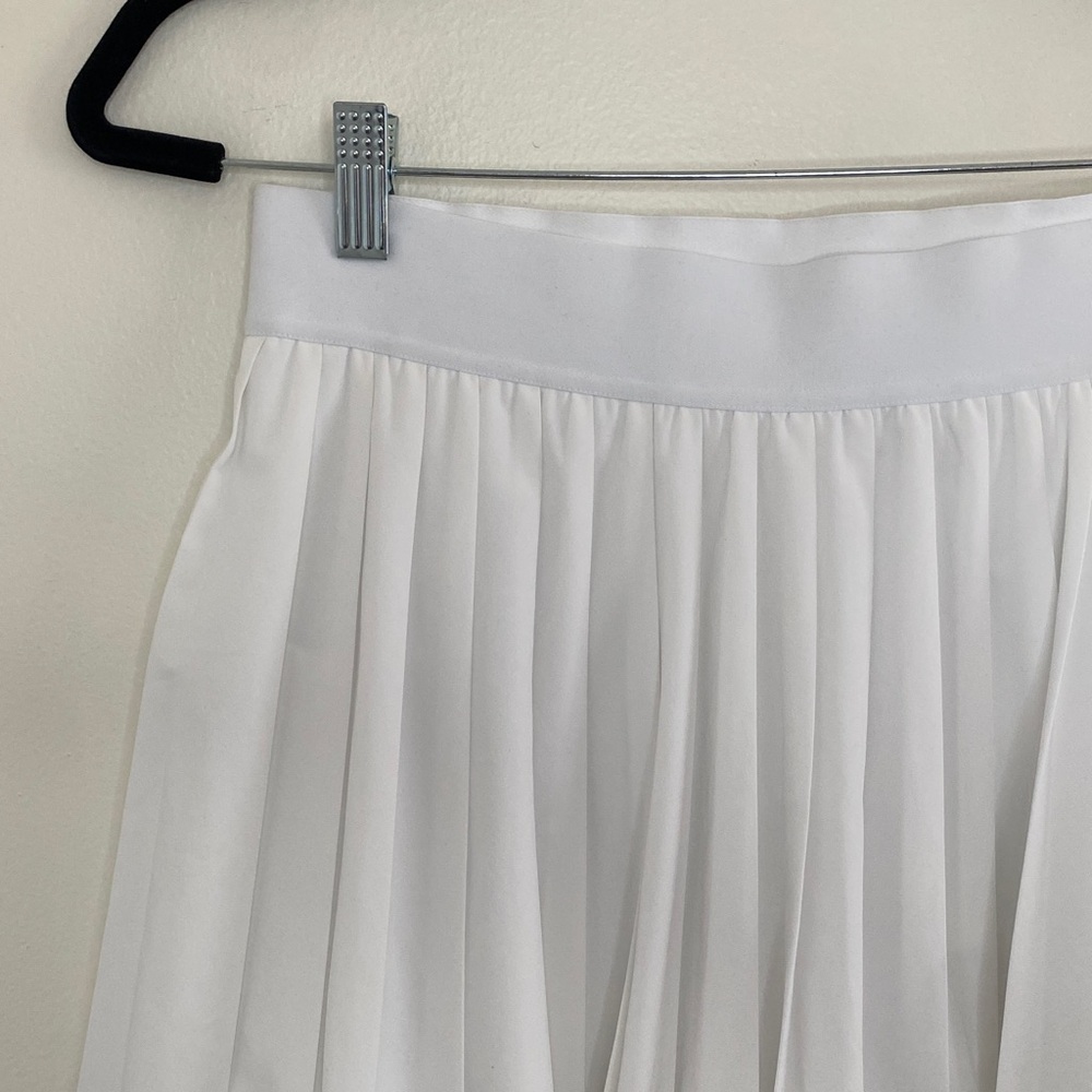 Aritzia Golden Movetech™ Tennis Pro Mini Skirt White Size Medium - Picture 4 of 9